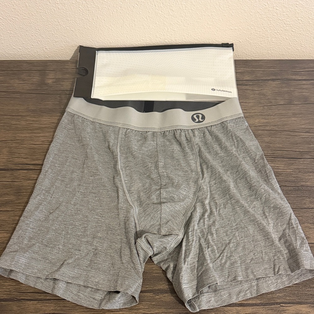 lululemon Men’s Light Gray Boxer Briefs with Logo Waistband Low In Motion